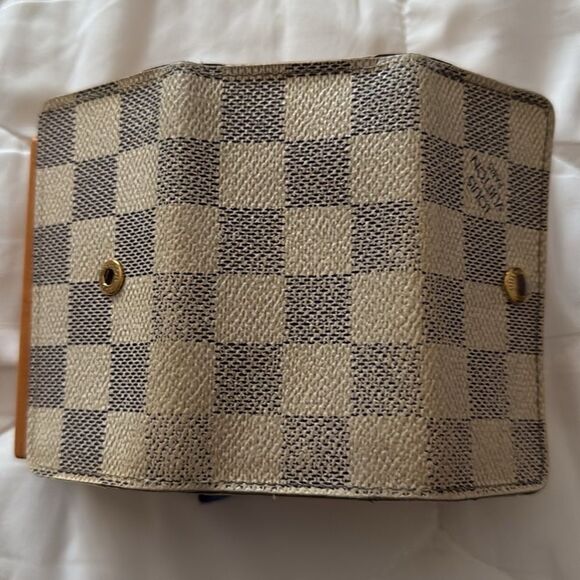 Louis Vuitton Damier Azur 4 Hook Key Case. Authentic with Box & Dust Bag. - Picture 3 of 10